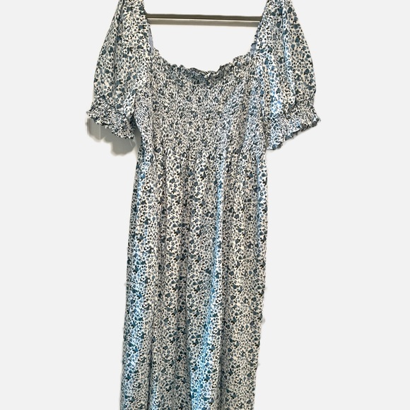 Chic Smocked Floral Midi Dress - Picture 1 of 4